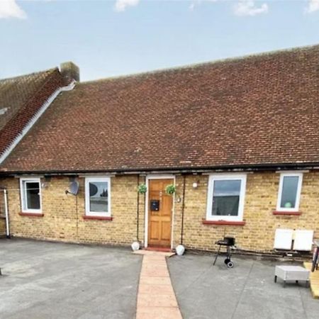 4 Bedroom Property Which Sleeps 8 Very Close To The Harry Potter Studio And Watford Junction Exteriör bild